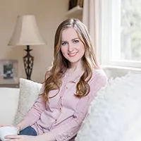 GILLIAN PERKINS 吉利安·珀金斯(Gillian Perkins)“src=